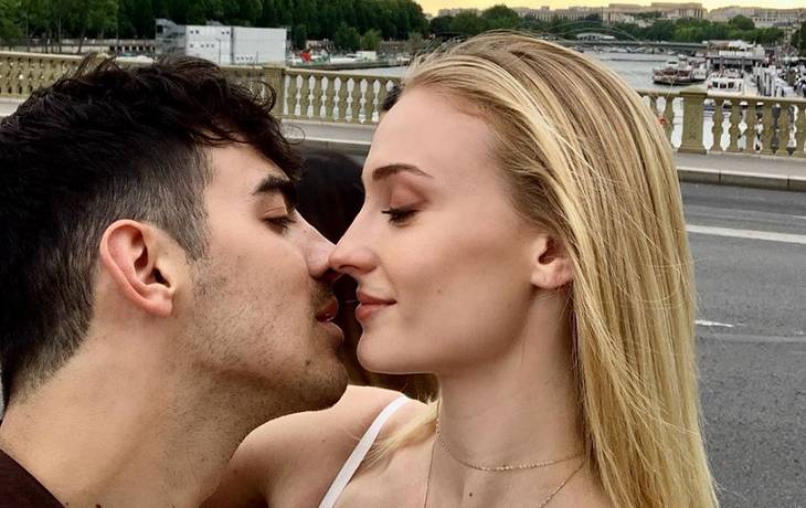  Joe Jonas i Sophie Turner pokazali zdjęcia ze ślubu! Para Młoda wyglądała zjawiskowo                                          