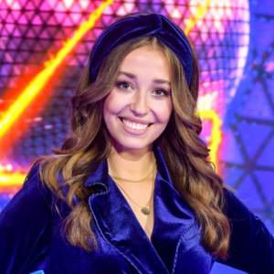 Izabella Krzan zasłania opalone ciało... krzesłem! "To nie była najwygodniejsza pozycja do siedzenia" [ZDJĘCIE]