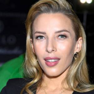 Ewa Chodakowska na odważnych fotografiach. Trenerka prezentuje szczupłą sylwetkę w bikini