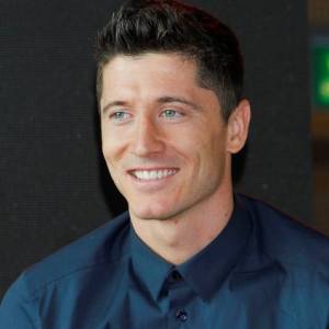 Robert Lewandowski bez koszulki! Światowej sławy piłkarz pokazał umięśniony brzuch