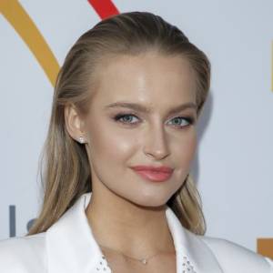 Karolina Pisarek wygrzewa się na materacu w skąpym bikini. "Wspaniale" [FOTO]