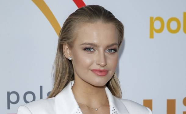 Karolina Pisarek wygrzewa się na materacu w skąpym bikini. "Wspaniale" [FOTO]