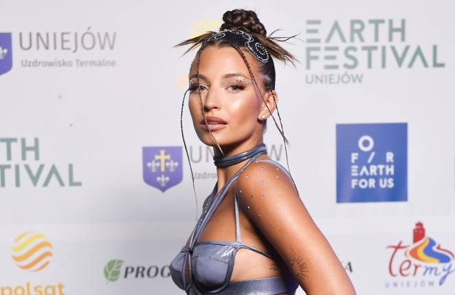 "Grzeszna" Julia Wieniawa kusi ciałem w koronkowej bieliźnie. Co za widok [ZDJĘCIE]