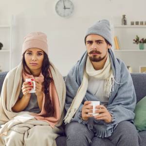 Na zewnątrz ciepło, a tobie wciąż jest zimno? Wiadomo, dlaczego tak jest