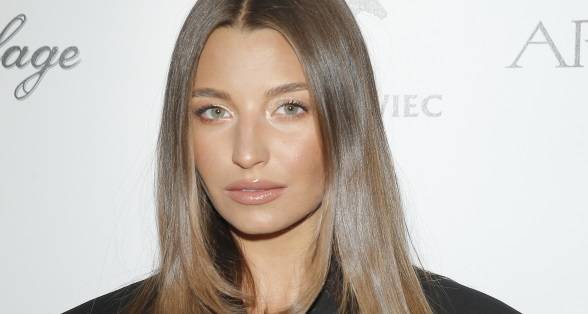 Mocno opalona Julia Wieniawa na nowych zdjęciach. Tak pozdrawia z wyjazdu! "Boska" [ZDJĘCIA]