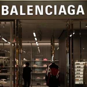 Balenciaga przesadziła? Spódnica z ręcznika za prawie 700 euro [FOTO]