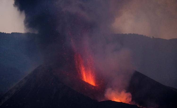 Ustąpiła aktywność wulkanu Cumbre Vieja. Ale eksperci mają obawy. Nie koniec zagrożenia?