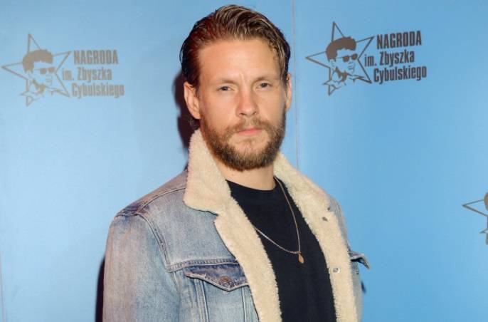 Sebastian Fabijański promuje swoją debiutanską płytę. Jest już pierwszy singiel "Nightcrawler" 