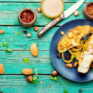 Pyszny przepis na karpia? Spróbuj go z sosem bakaliowym! [PRZEPIS]