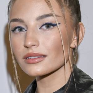 Julia Wieniawa w nowym programie. Pozdrowiła internautów prosto z wybiegu "Top Model"!