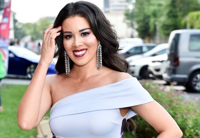 Macademian Girl stanęła w obronie obcego chłopca. Jego ojciec wyzywał go na ulicy 