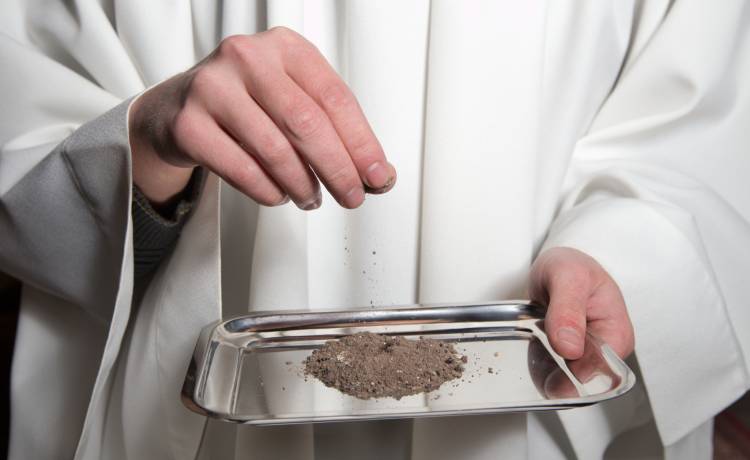 Środa Popielcowa 2020: Co oznacza? Kiedy wypada? Czy trzeba iść do kościoła? 