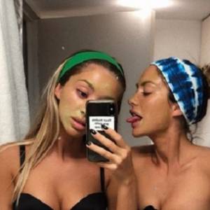 Najpiękniejsze bliźniaczki na świecie? Te siostry robią w sieci furorę!