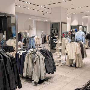 Gigant odzieżowy zamyka swoje sklepy. Klientami byli też Polacy 