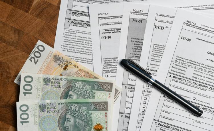 Rozliczyłeś PIT i czekasz na zwrot podatku? Możesz w szybki sposób sprawdzić termin przelewu, fot. Shutterstock