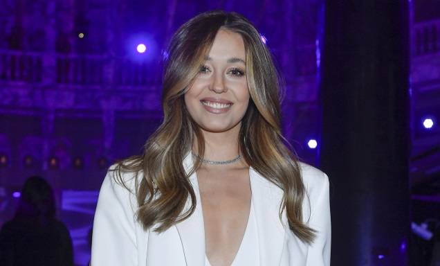 Izabella Krzan w zsuwającej się z ciała koszuli. Nowe zdjęcie gwiazdy TVP rozbudza wyobraźnię. "Zjawiskowa"