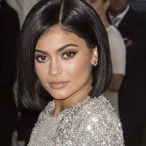 Kylie Jenner rozpala wyobraźnię fanów. Kawałki materiału na jej ciele niewiele zakrywają... [FOTO]