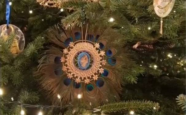 Ozdoby choinkowe warte ponad 60 milionów złotych? To najdroższe drzewko świąteczne na świecie!