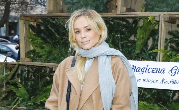 Anna Skura odsłania ciało. Koronka niewiele zakrywa!