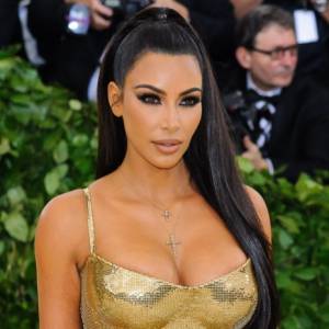 Kim Kardashian przesadziła. Ta sukienka to wpadka?! Tego nie powinna odkrywać!