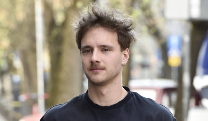 Maciej Musiał na wakacjach z ukochaną. Ale sześciopak! [FOTO]                                 