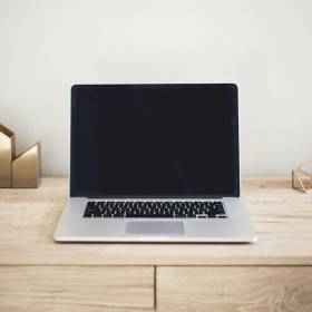 MacBook Pro do pracy, nauki i rozrywki. Kiedy warto dopłacić do laptopa Apple? 
