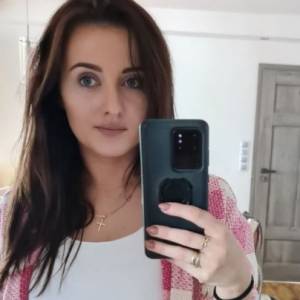 Zakochani Anna i Grzegorz Bardowscy na zimowej fotografii. Czujni internauci nie powstrzymali się od komentarzy! "Wszystko widać"