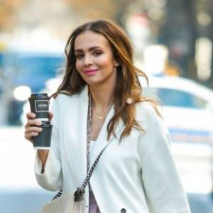 Anna Wendzikowska postanowiła morsować... latem?! Gwiazda założyła do wody zimową czapkę