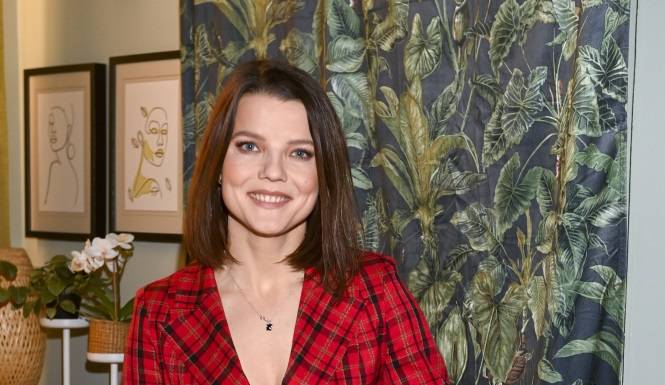 Joanna Jabłczyńska wchodzi w skąpym stroju do jeziora! Ujęcia w bikini pojawiły się na Instagramie [WIDEO]