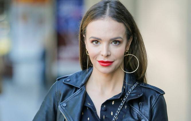 Anna Wendzikowska na rurze. Aktorka pokazała nową figurę. "Jak ty to zrobiłaś?!"                                                                          