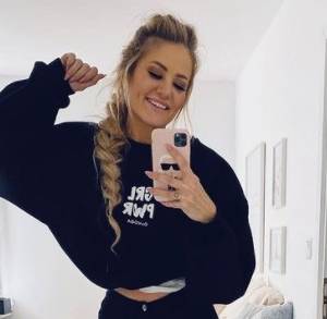 Ewa Mrozowska z "Gogglebox" wygina śmiało ciało. Fani komplementują: "Prawie jak J.Lo"                   