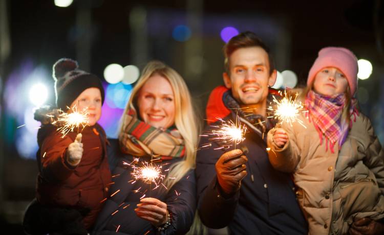 Szybkie wróżby na sylwestra, dzięki którym sprawdzisz, co czeka cię w miłości i finansach