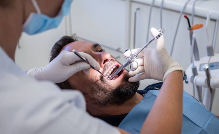 Dentysta na NFZ, fot. Shutterstock