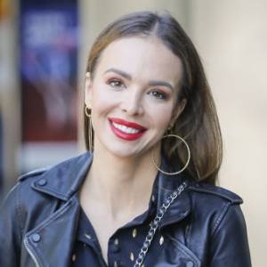 Anna Wendzikowska w pustynnym anturażu! Wentyluje ciało w rozwianej kreacji [FOTO]