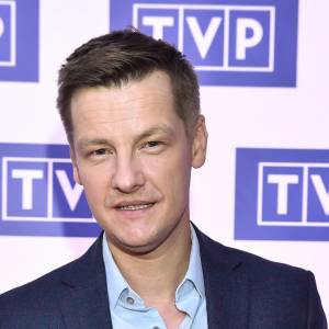 Mroczek i Muranowicz po ważnej, rodzinnej uroczystości. W tle: doniesienia o rozwodzie