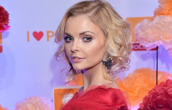 Izabella Miko na gorącym zdjęciu z plaży. Gwiazda zachwyca figurą. "Naturalne piękno"