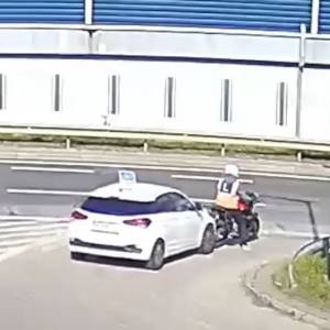 Kursant potrącony przez instruktora. Nietypową sytuację zarejestrowała kamera [WIDEO]