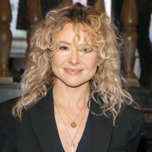 Ania Karwan kusi przed obiektywem! Strój wokalistki sporo odsłania... [FOTO]