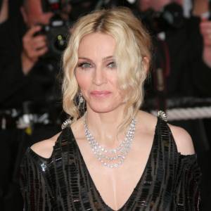 Madonna pozuje topless. 62-letnia gwiazda nie przestaje szokować