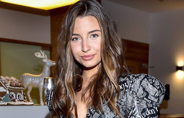 Julia Wieniawa odsłania plecy w sportowym komplecie. Co za ciało!                       