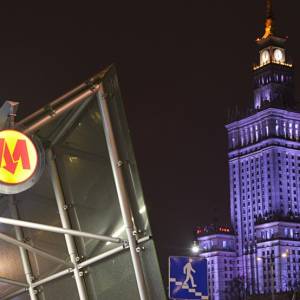 Warszawa. Samochód na stacji metra? Zdjęcie wozu trafiło do sieci