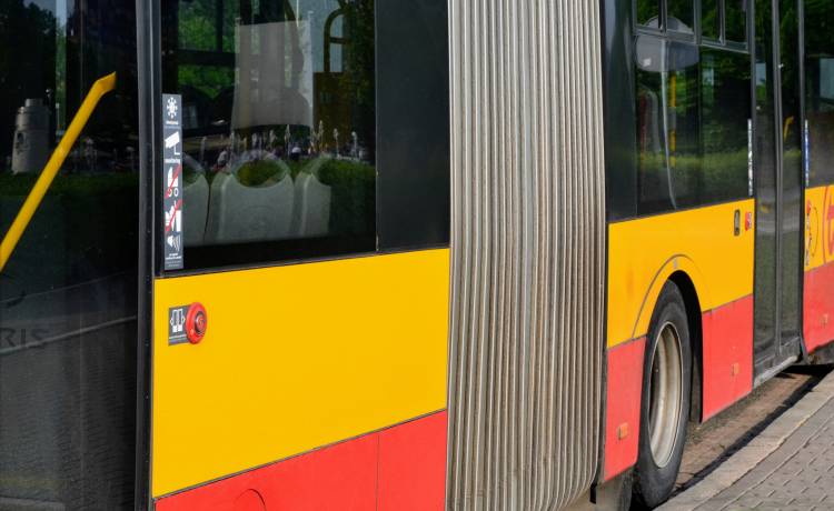 12-latka zastraszana przez napastliwego mężczyznę w autobusie. Jak zareagował kierowca?
