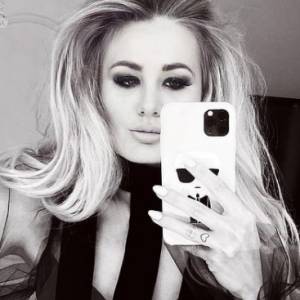 Ewa z "Gogglebox" w szlafroku! Zmysłowy kadr zachwycił fanów: "Piekna kobieta"                     