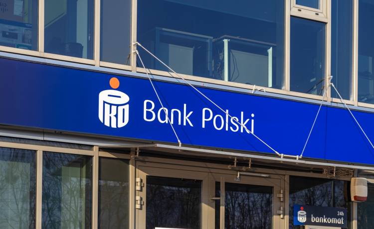 Fałszywy telefon z banku – jak nie stracić pieniędzy? PKO BP publikuje ważny komunikat!, fot. Shutterstock