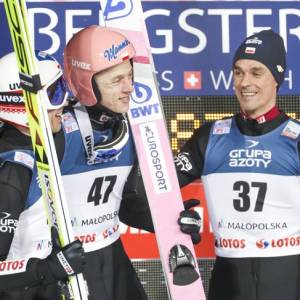 Niemcy bez oporów "zaatakowali" polskich skoczków: "Katastrofalna polska drużyna"