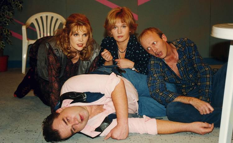 Cezary Żak zdradził, jak brzmi zakończenie "Pieśni Strudzonego Renifera"! Pamiętacie ten hit z "Miodowych lat"? [WIDEO]