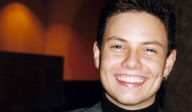 Bartek Wrona był bożyszczem nastolatek. Jak dziś wygląda dawny wokalista Just 5?