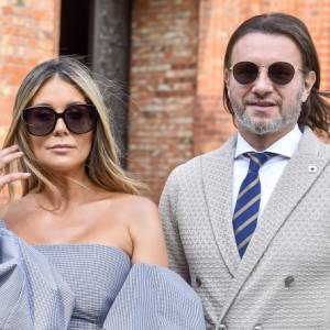 Stylizacje Małgorzaty Rozenek i Radosława Majdana pod lupą internautów. W komentarzach komplementy, ale i krytyka! [ZDJĘCIA]