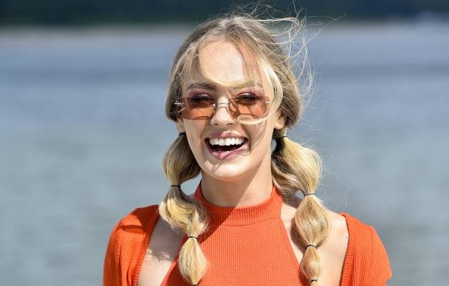 Wiktoria Gąsiewska z rozwianymi włosami w pościeli. Wypoczywa na rajskich wakacjach! [ZDJĘCIE]