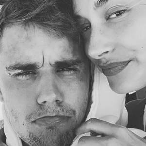 Justin i Hailey Bieber postanowili pobrać się ponownie. Zobacz jak wyglądały kreacje panny młodej!